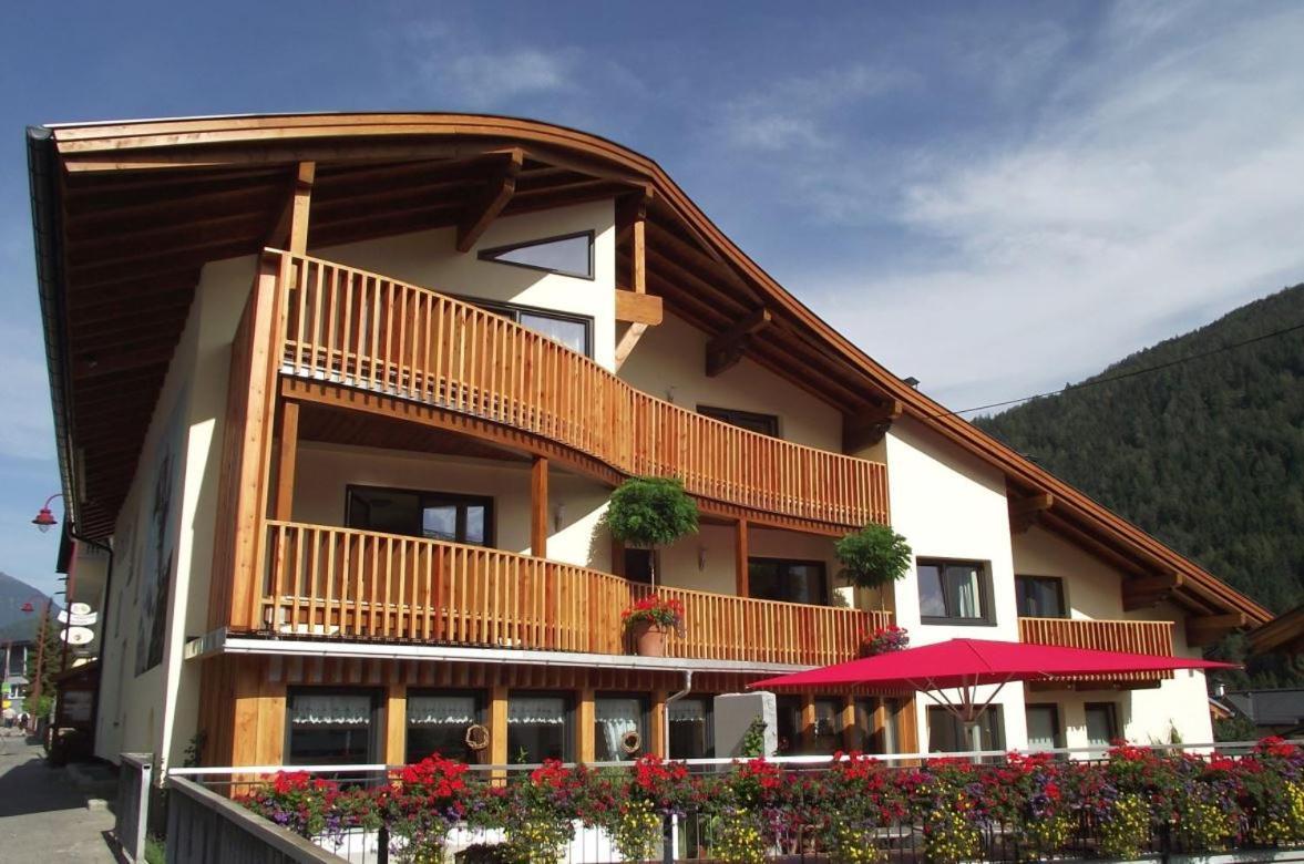 Adler Hotel-Pension Fulpmes Εξωτερικό φωτογραφία